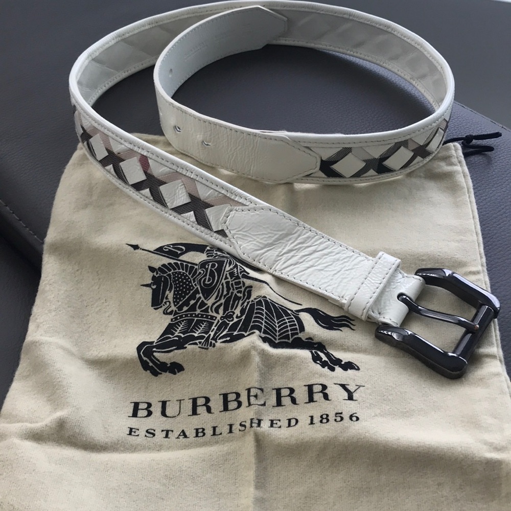 Burberry White Leather Belt with Geometric Accent